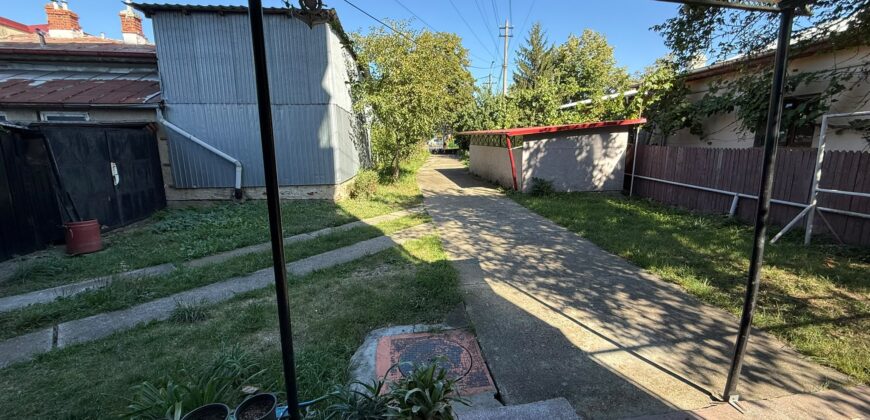 Proprietate deosebită în Ploiești – apartament cu 4 camere, un singur apartament pe nivel, boxă generoasă și cotă de teren 145 mp