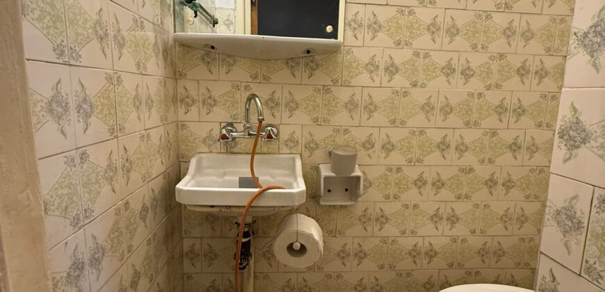Proprietate deosebită în Ploiești – apartament cu 4 camere, un singur apartament pe nivel, boxă generoasă și cotă de teren 145 mp