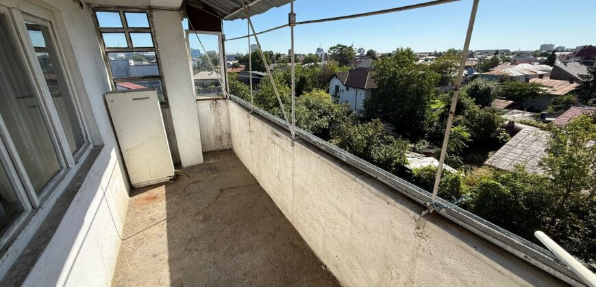 Proprietate deosebită în Ploiești – apartament cu 4 camere, un singur apartament pe nivel, boxă generoasă și cotă de teren 145 mp