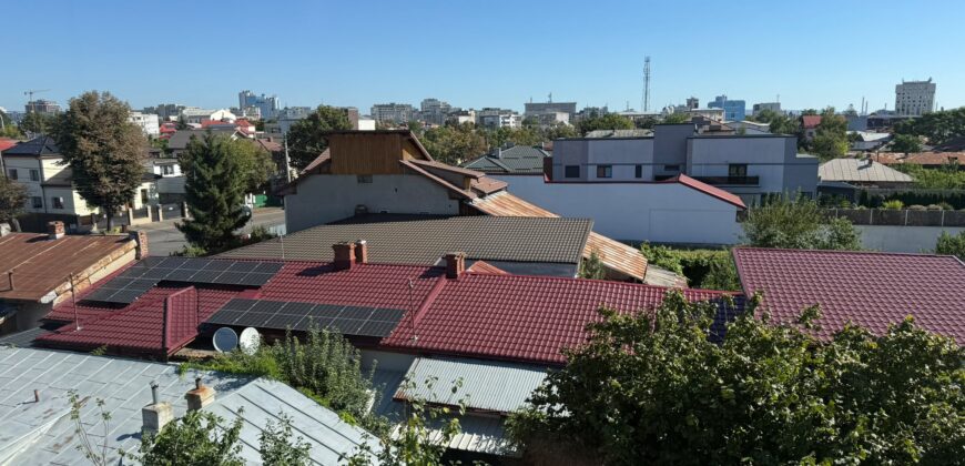 Proprietate deosebită în Ploiești – apartament cu 4 camere, un singur apartament pe nivel, boxă generoasă și cotă de teren 145 mp