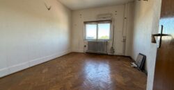Proprietate deosebită în Ploiești – apartament cu 4 camere, un singur apartament pe nivel, boxă generoasă și cotă de teren 145 mp