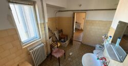 Proprietate deosebită în Ploiești – apartament cu 4 camere, un singur apartament pe nivel, boxă generoasă și cotă de teren 145 mp