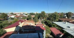 Proprietate deosebită în Ploiești – apartament cu 4 camere, un singur apartament pe nivel, boxă generoasă și cotă de teren 145 mp