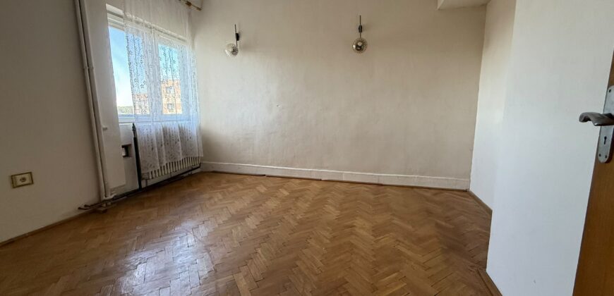 Proprietate deosebită în Ploiești – apartament cu 4 camere, un singur apartament pe nivel, boxă generoasă și cotă de teren 145 mp