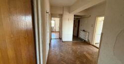 Proprietate deosebită în Ploiești – apartament cu 4 camere, un singur apartament pe nivel, boxă generoasă și cotă de teren 145 mp