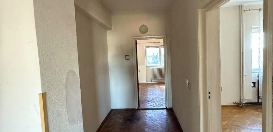 Proprietate deosebită în Ploiești – apartament cu 4 camere, un singur apartament pe nivel, boxă generoasă și cotă de teren 145 mp