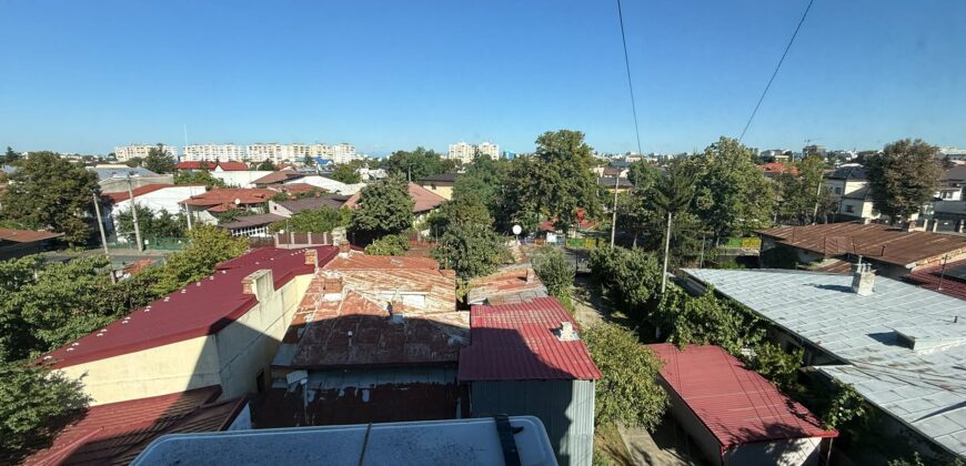 Proprietate deosebită în Ploiești – apartament cu 4 camere, un singur apartament pe nivel, boxă generoasă și cotă de teren 145 mp