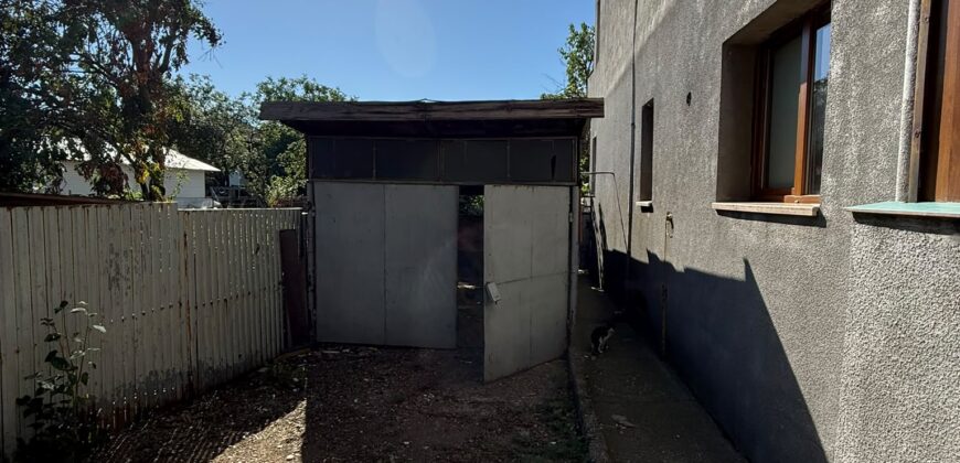 Proprietate deosebită în Ploiești – apartament cu 4 camere, un singur apartament pe nivel, boxă generoasă și cotă de teren 145 mp