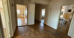 Proprietate deosebită în Ploiești – apartament cu 4 camere, un singur apartament pe nivel, boxă generoasă și cotă de teren 145 mp