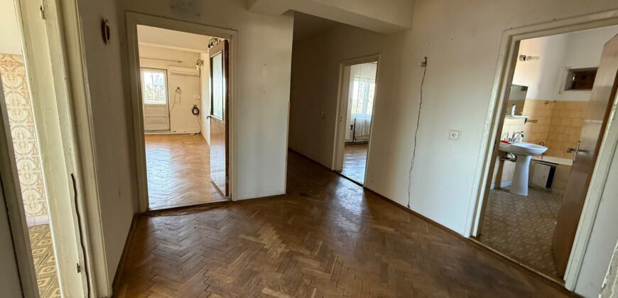 Proprietate deosebită în Ploiești – apartament cu 4 camere, un singur apartament pe nivel, boxă generoasă și cotă de teren 145 mp