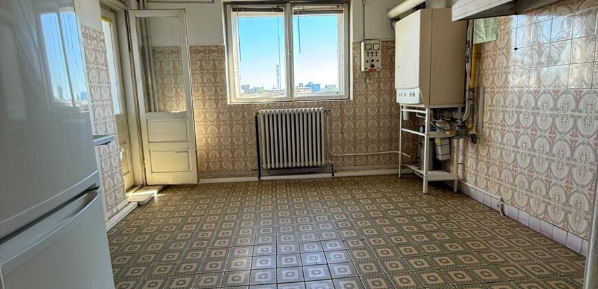 Proprietate deosebită în Ploiești – apartament cu 4 camere, un singur apartament pe nivel, boxă generoasă și cotă de teren 145 mp