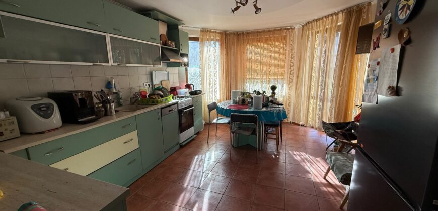 Casă de vânzare P+M, zona Albert – Ploiești | Teren 600 mp | 4 camere | Beci