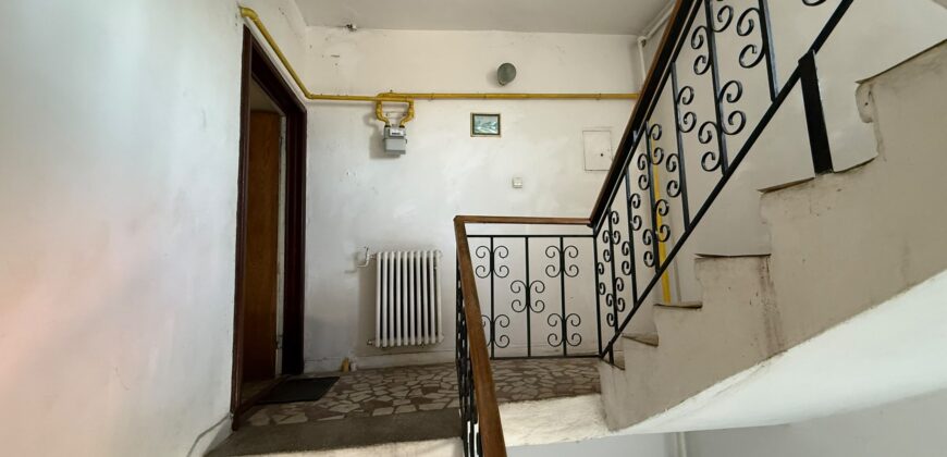 Proprietate deosebită în Ploiești – apartament cu 4 camere, un singur apartament pe nivel, boxă generoasă și cotă de teren 145 mp