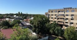 Proprietate deosebită în Ploiești – apartament cu 4 camere, un singur apartament pe nivel, boxă generoasă și cotă de teren 145 mp