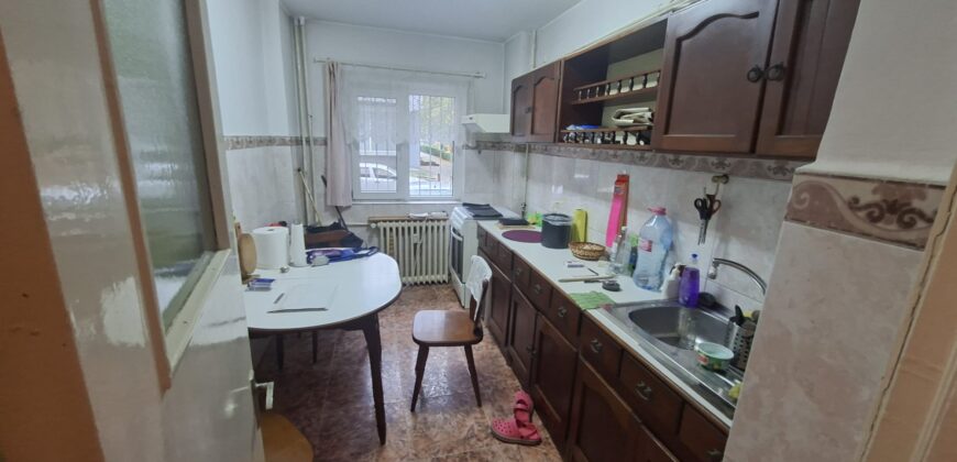Vânzare apartament 2 camere, decomandat, parter – Ploiești, zona Bulevardul București